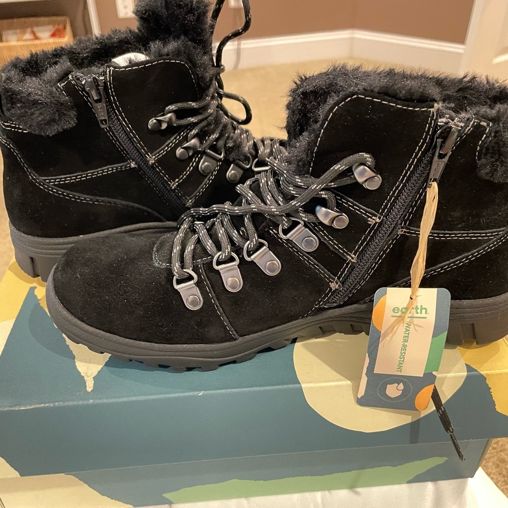 Earth Women's Black Winter Boots with Faux Fur